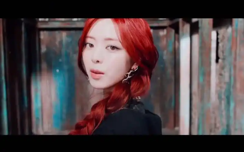 申有娜红发单侧麻花辫纯享版