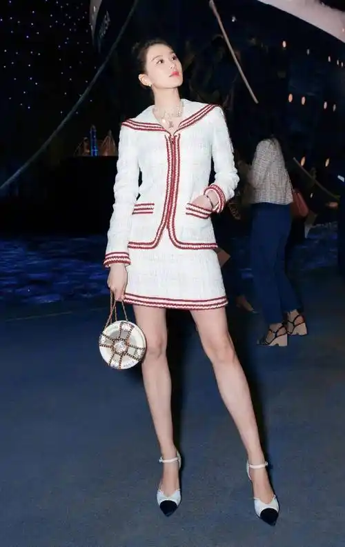 刘诗诗的玉腿和高跟鞋,展现出完美身材和高贵气质_女性_关键_女人