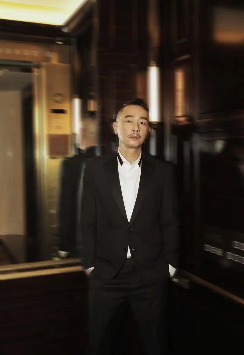 原创54岁陈小春魅力不减当年造型青春潮流范十足这状态不输年轻人