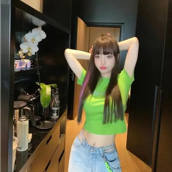 李小璐接广告复出!赘肉明显疑怀二胎,知情人曝其和pgone近况!