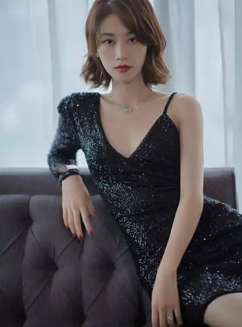 诞生》开始的,从那时起观众才真正关注到了这个演技与颜值并存的女生