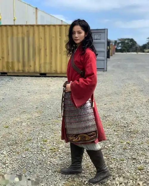 花木兰刘亦菲替身曝光高颜值惊艳百万网友做替身可惜了原地出道吧