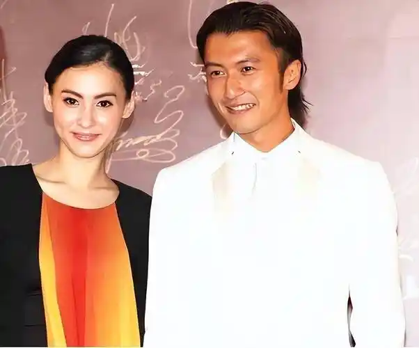 张柏芝离婚后首露面!