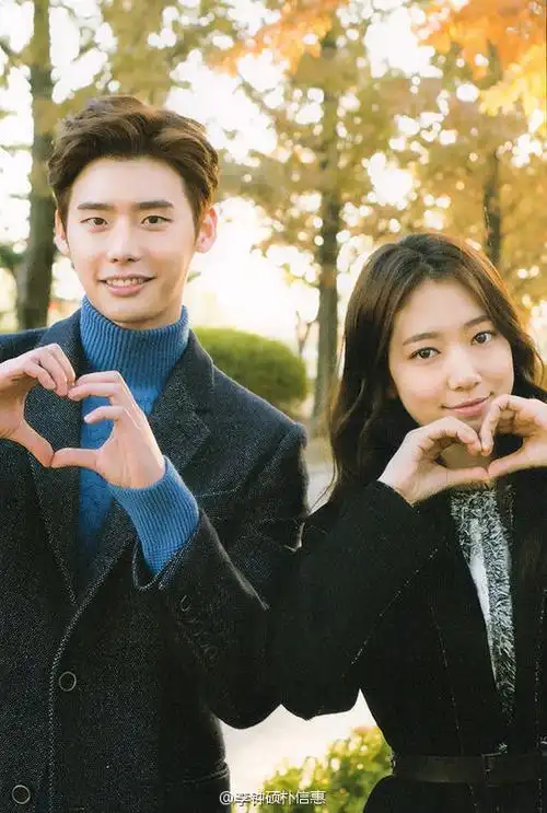 小鲜肉李钟硕大胆中分帅气图片写真 李钟硕图片写真