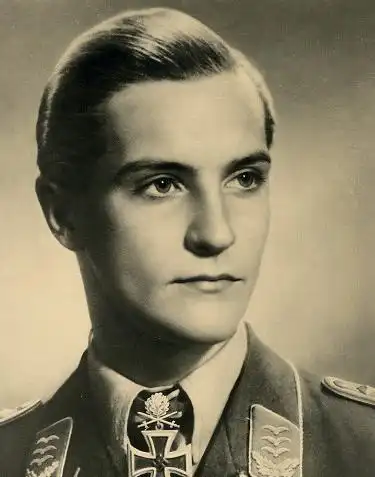 【二战德军逆天的帅哥飞行员马尔塞尤】 短短的战斗生涯共击落158架