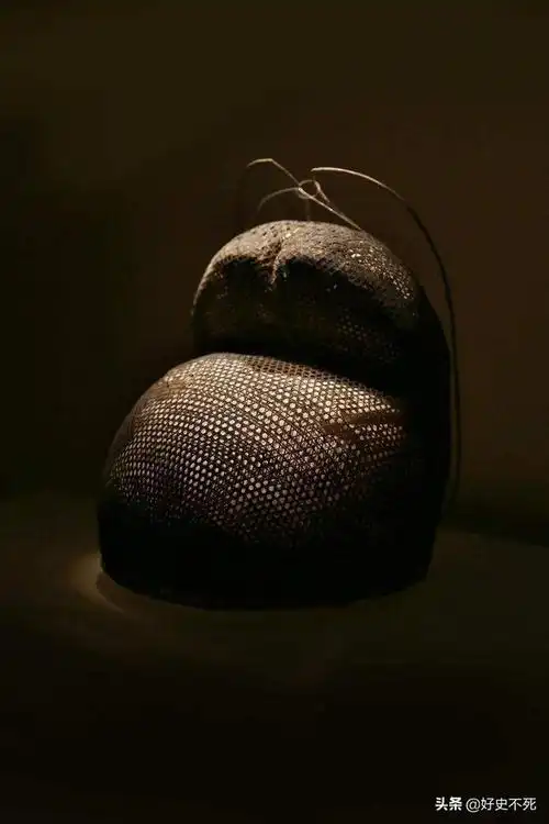 乌纱帽:从卑贱的草根玩物提拔成明朝统治阶级衙门的非卖品