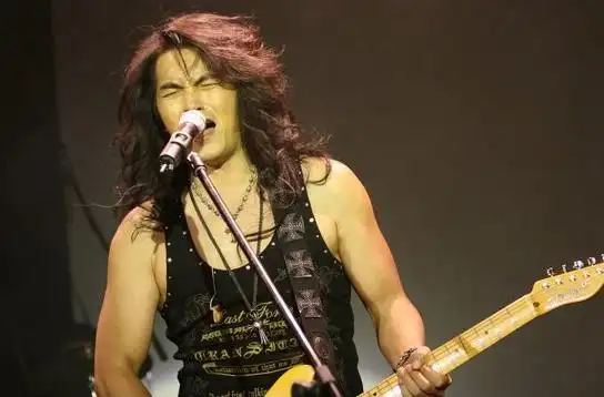 迪克牛仔:从"摇滚巨星"沦落到走穴为生,终于让人再次为他鼓掌