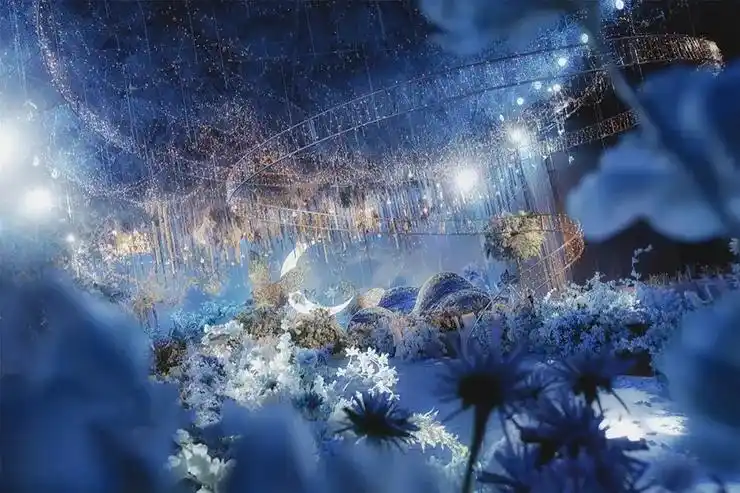 原创神秘浪漫且梦幻饱满的蓝色星空主题婚礼,开启了我们爱情的航行