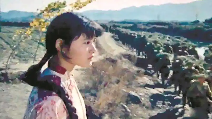 (未注明图片来自网络,上照电影《小花》剧照,音乐课识简谱学唱 妹妹找