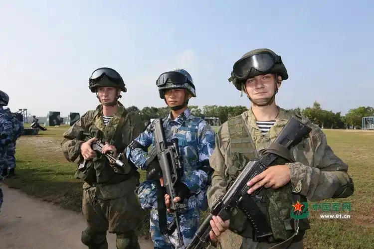 中俄"海上联合-2016"军演 中方陆战队展示武器装备
