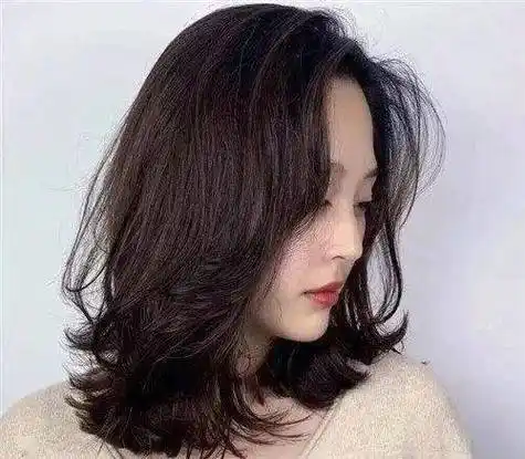 的中短卷发,款款好看又时尚,分分钟提升气质,又美又潮_女生_短发_四大