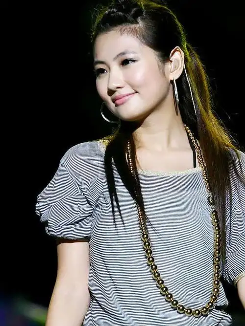 42岁任家萱官宣产子,陈嘉桦高调祝福田馥甄有意避嫌,原因现实