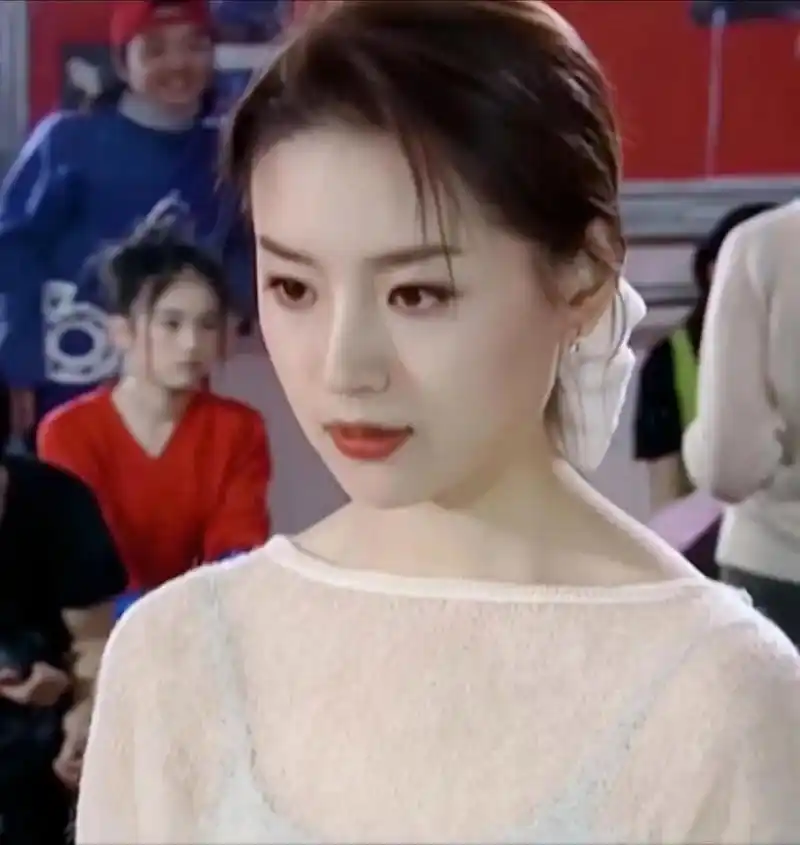 年轻时候的董洁真得很美胶原蛋白满满,气质也很清纯,让人过目难忘