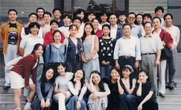 陈赫大学室友就他没火,郑恺带5年,为他开公司让他演男主亲自捧_张殿伦