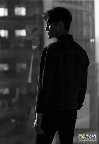 王凯时尚写真大片酷感十足眼神霸气型男本色撩力爆棚