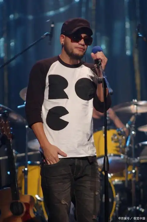 张震岳台湾海边救人英勇画面感动众人