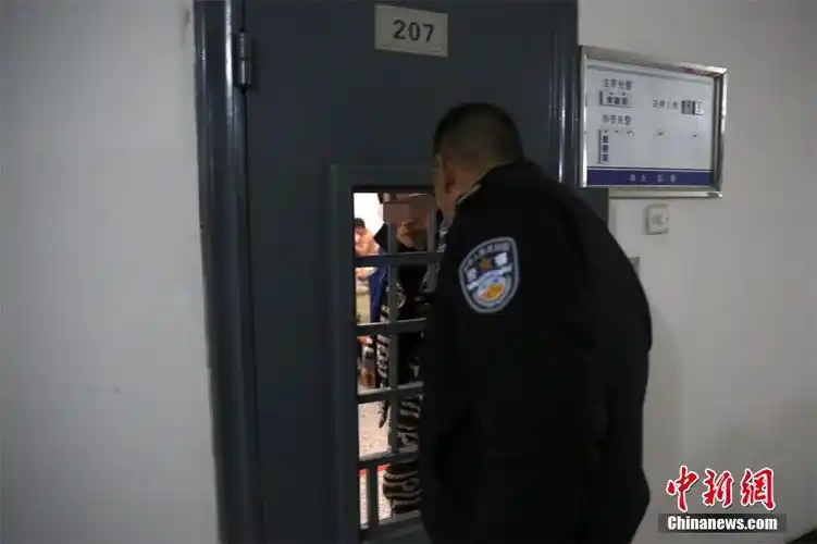 探访看守所民警的一夜