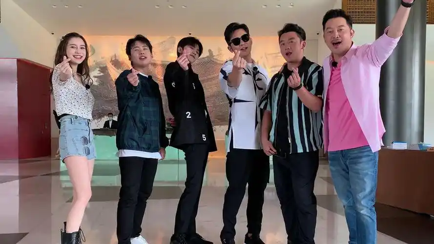 请查收您的520礼物!《奔跑吧》集体主海报为快乐助力,向美好奔跑