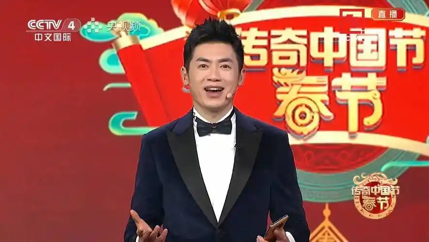 吴鹏的春晚后台探班,已经搞出了品牌效应,成为除夕直播必用主持人.