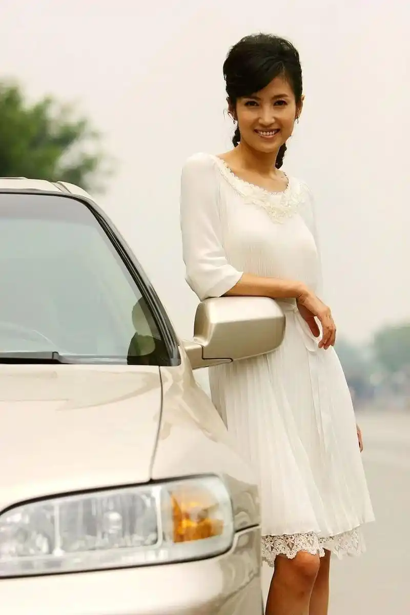 2017年,主持人刚强向春妮求婚,春妮表示结婚可以,但是婚后她要选择