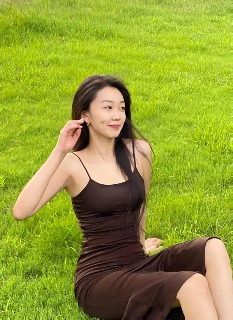 老李的大酒窝.#户外 #草地拍照 #酒窝 #分享照片 #日常 - 抖音