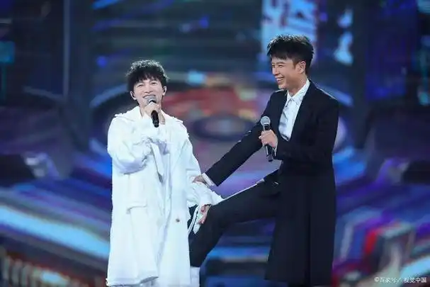 她来听我的演唱会,我不是她.我却想听李克勤和周深的演唱会