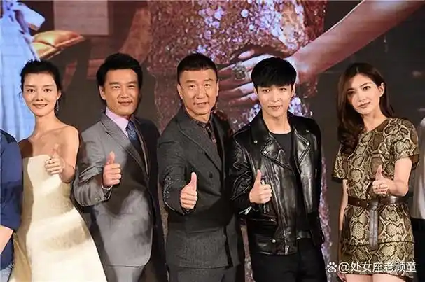 而张艺兴的官方身高是176cm,和孙红雷差不多.