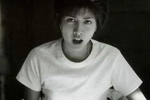 48岁冻龄女神惊讶众人,年轻时颜值吊打一些小生,迷倒万千少女