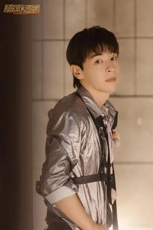 210715 邓伦《密室大逃脱》正片上线 一起揭秘小邓女友的真实身份