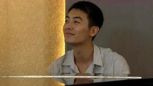 朱亚文不仅是行走的荷尔蒙,也是正阳门下胡同里的韩春明!