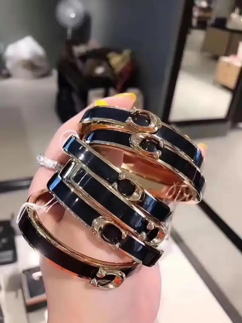 coach珐琅磁扣手镯 爱马仕同款.