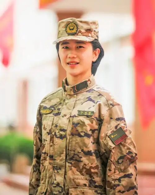 30张大图穿军装的女兵太好看了