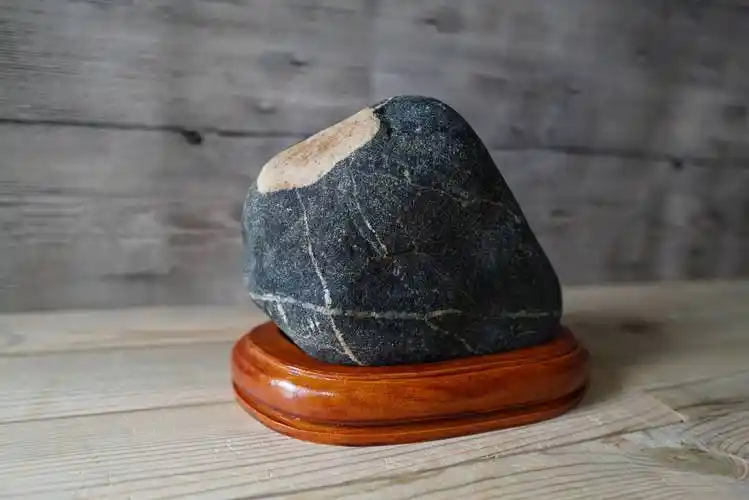 泰山石图片欣赏 泰山石的摆放位置_石敢当_人们_石头