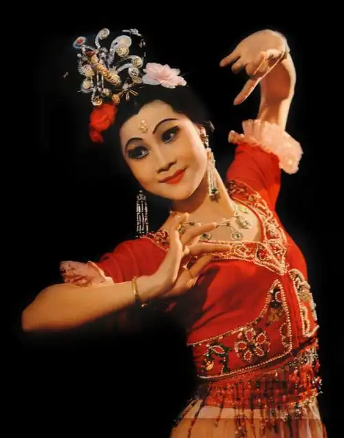 《丝路花雨》第一代"英娘"扮演者贺燕云剧照.(甘肃省歌舞剧院供图)