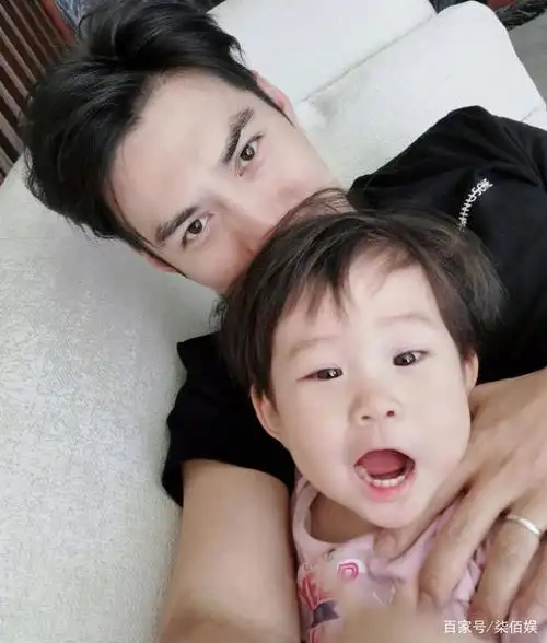 杜若溪罕秀辣妈身材,腰身纤细长腿细又直,用行动打破怀二胎传闻