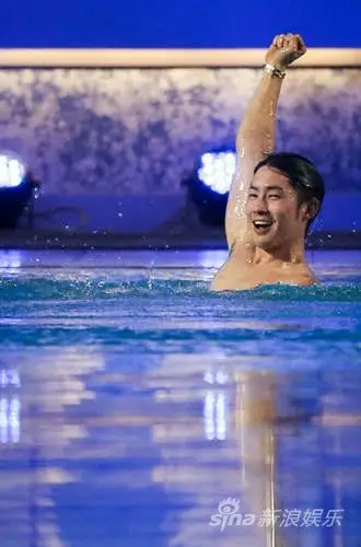 《星跳水立方》邀请偶像明星参加,一改传统的综艺节目制作方式,拒绝