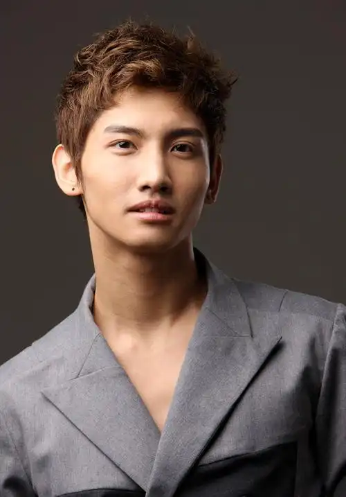 东方神起四辑内页 时隔19个月的王者归来(图)