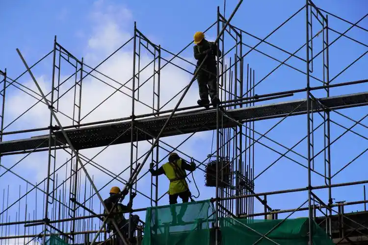 中国港湾科伦坡房建项目封顶