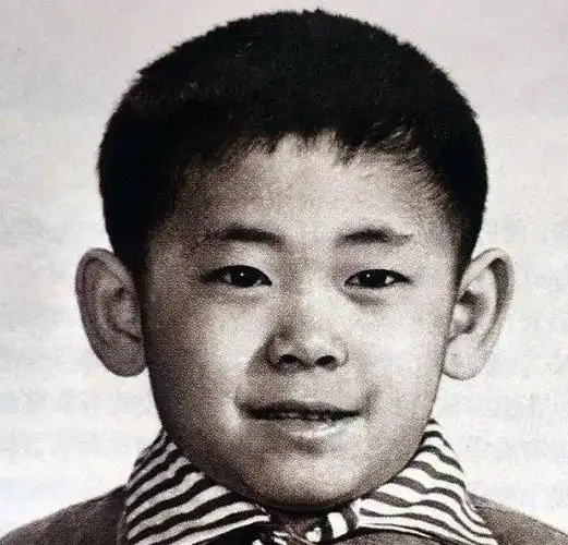 姜武:不同于花心哥哥姜文,37年只爱一人,与妻子恩爱如初