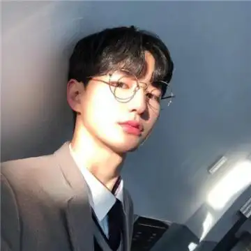 戴眼镜的文静型帅哥头像2019断过的绳子怎么系都有结