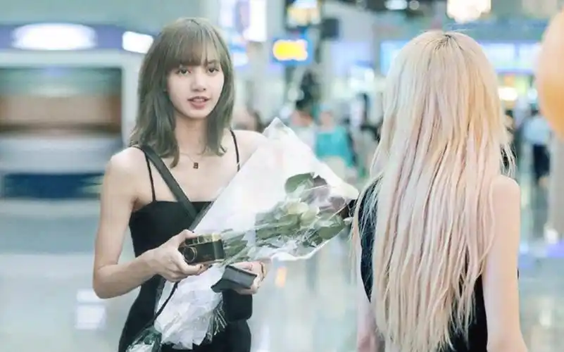 lisarose五花肉组合她们是真爱全程甜如蜜要昏过去了