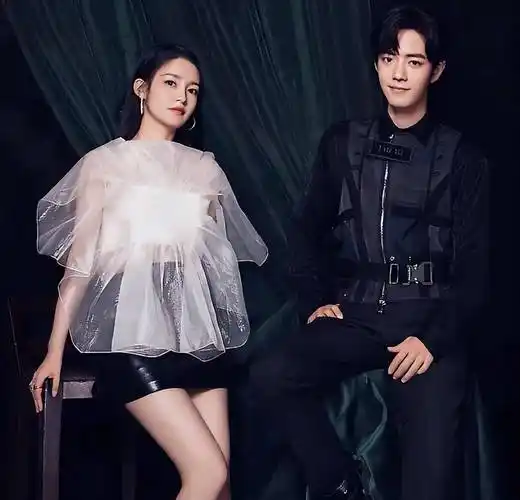 肖战对女艺人的态度,和李沁保持距离,见到杨紫主动"揽在怀里"_感觉