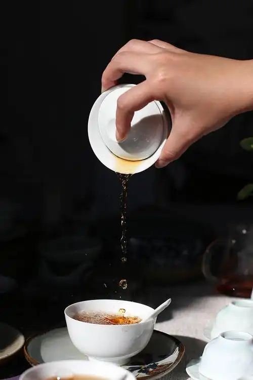 古人对泡茶的水温十分讲究.