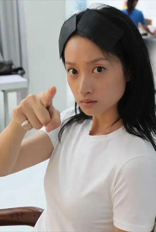 沈佳妮:体操运动员转行当演员,30岁嫁29岁朱亚文生两女被当成宝