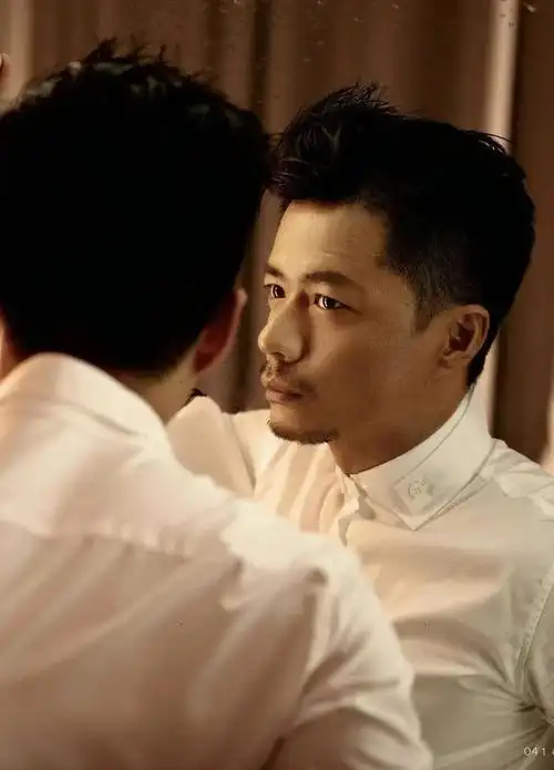 回顾段奕宏娶了日籍师妹为妻结婚11年无绯闻活成人生赢家