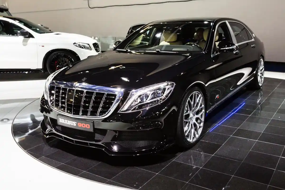 男子开迈巴赫加油站逃单,加油站负责人:加了200块钱的油,是个惯犯!