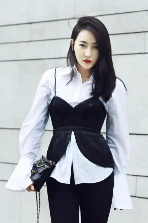 高姝瑶初秋写真曝光烈焰红唇惊艳了时光