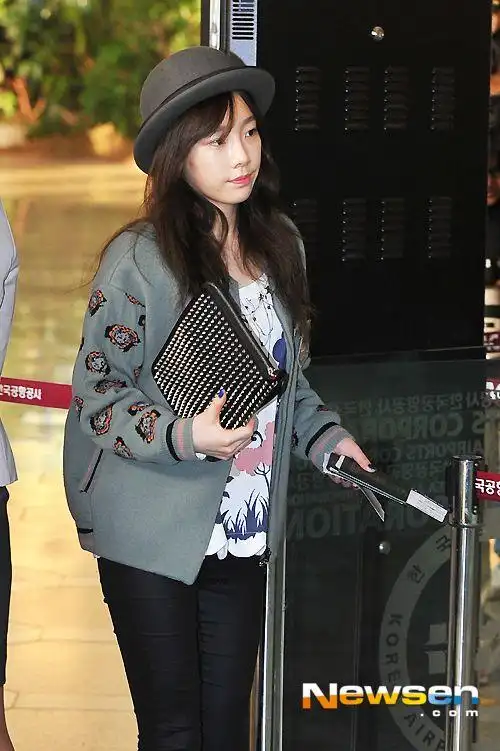 sosi│131104图图│今日 少时 金浦机场 新闻图_supergirls吧_百度