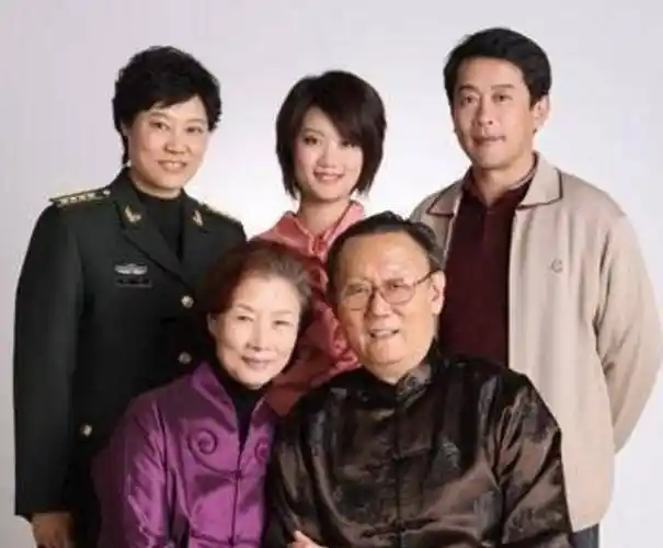 原创原创吕中23岁嫁同学今儿子是导演儿媳是影后女儿是国人骄傲