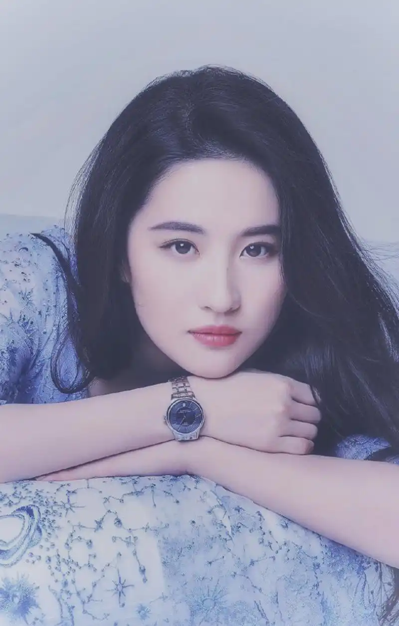 刘亦菲最新写真:身穿深v礼服大秀事业线,一组绝美的壁纸